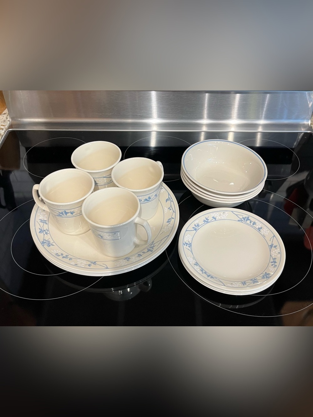 Vtg Corelle “First of Spring” 4 Place Set (16 Piece)